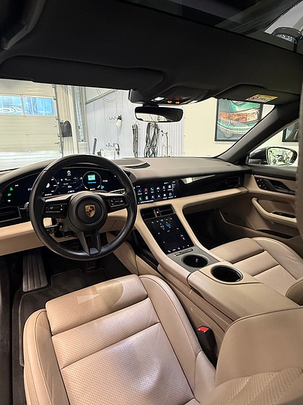 Porsche Taycan 4S 3 of 10