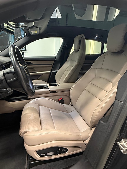 Porsche Taycan 4S 5 of 10