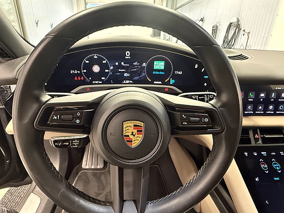 Porsche Taycan 4S 4 of 10