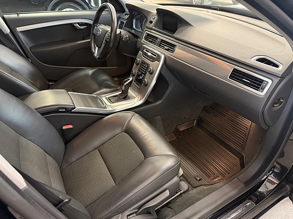 Volvo V70 9 of 16