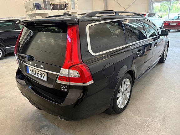 Volvo V70 3 of 16