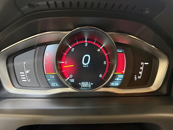 Volvo V70 12 of 16