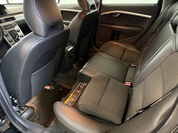 Volvo V70 8 of 16