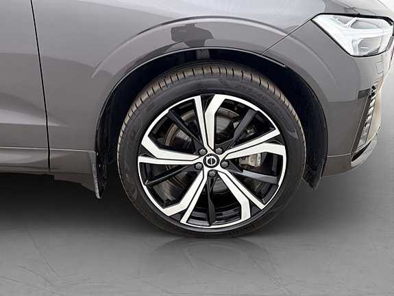 Volvo XC60 13 of 30