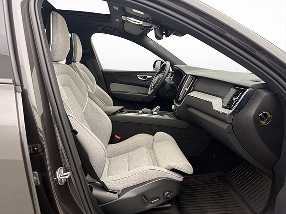 Volvo XC60 14 of 30