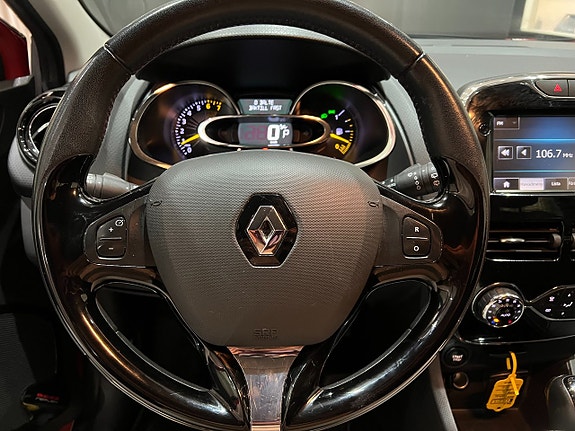 Renault Clio 18 of 22
