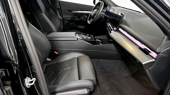 BMW 530e 3 of 12