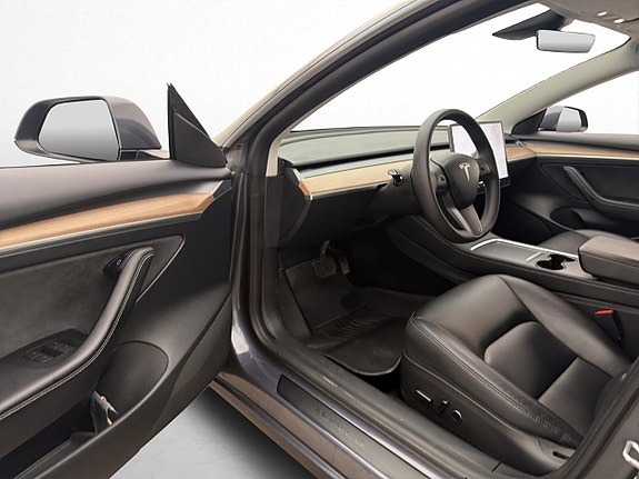 Tesla Model 3 11 of 30