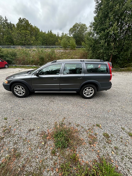 Volvo XC70 2 of 8