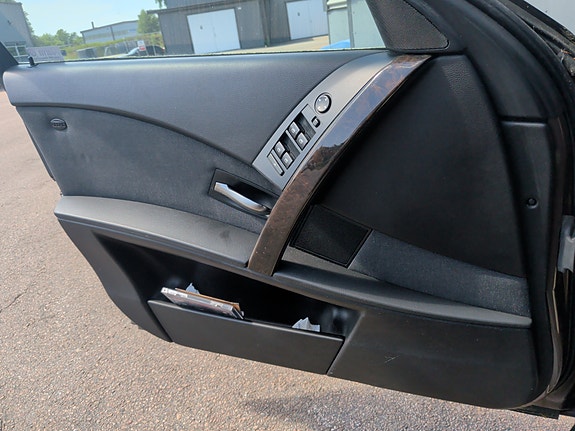 BMW 520i 4 of 4