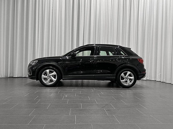 Audi Q3 2 of 14