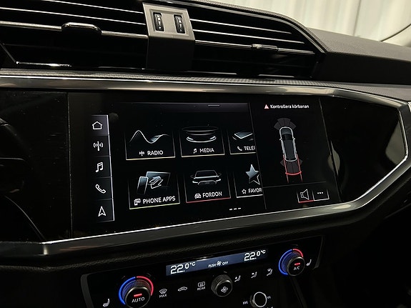 Audi Q3 12 of 14