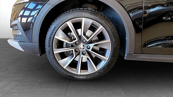 Skoda Octavia Scout 6 of 12