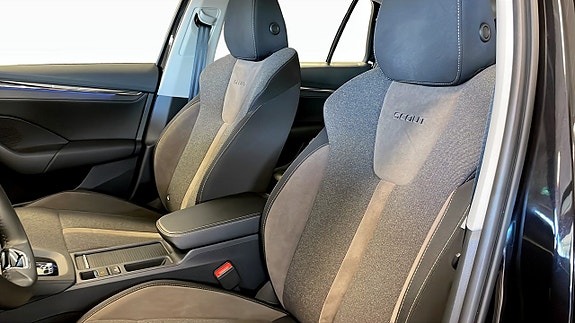 Skoda Octavia Scout 8 of 12