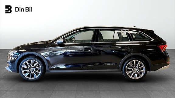 Skoda Octavia Scout 2 of 12