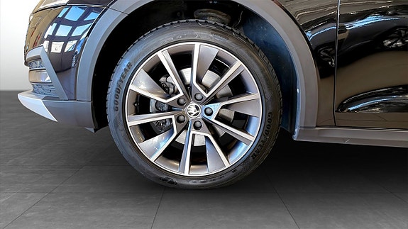 Skoda Octavia Scout 6 of 12