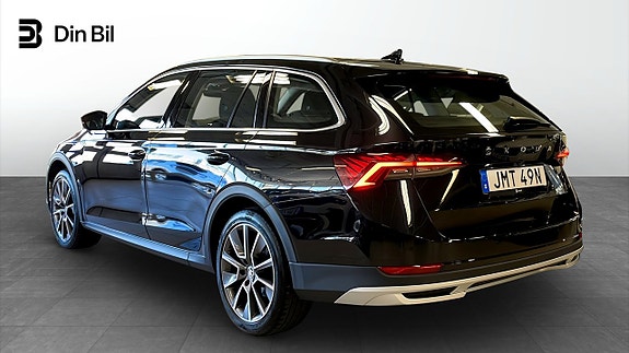 Skoda Octavia Scout 3 of 12