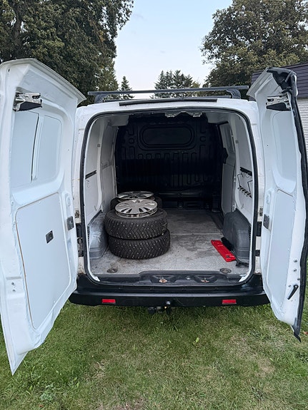 Nissan NV200 7 of 8