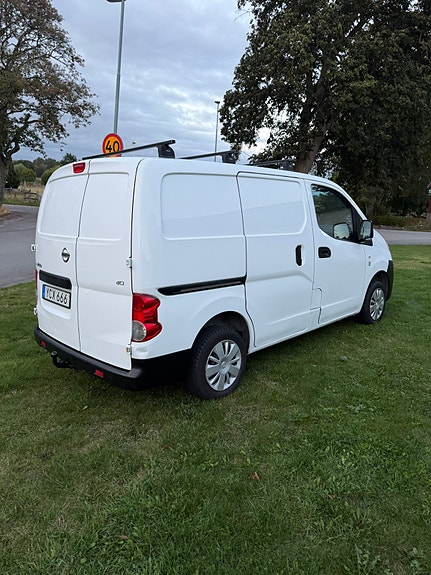 Nissan NV200 3 of 8