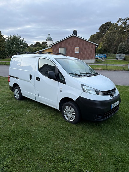 Nissan NV200 2 of 8