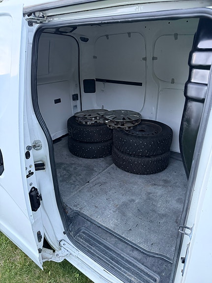Nissan NV200 8 of 8