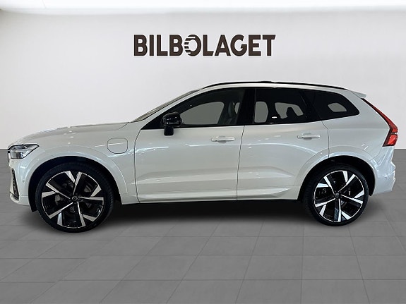 Volvo XC60 2 of 19