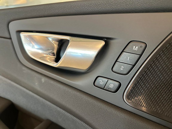 Volvo XC60 13 of 19