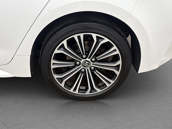 Toyota Corolla 27 of 29