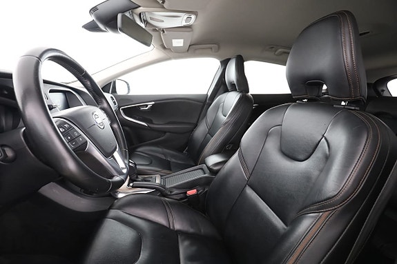 Volvo V40 Cross Country 11 of 30