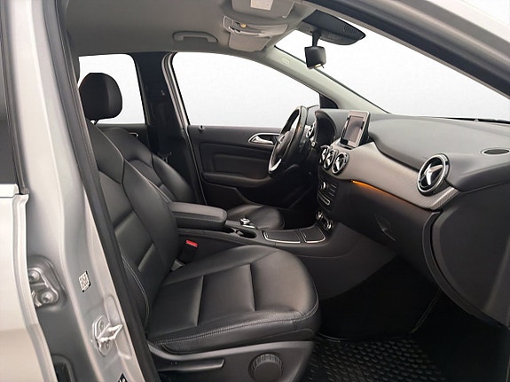 Mercedes-Benz B180 23 of 30