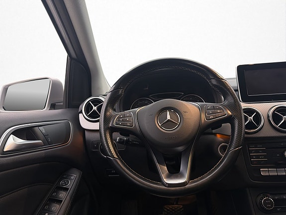 Mercedes-Benz B180 13 of 30