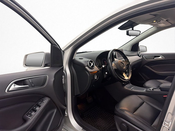 Mercedes-Benz B180 11 of 30