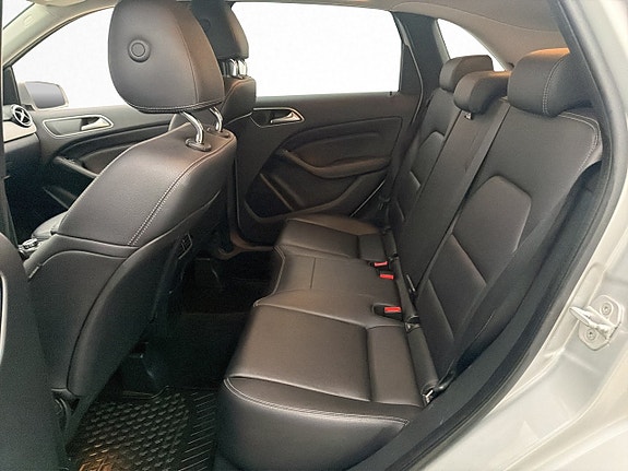 Mercedes-Benz B180 25 of 30