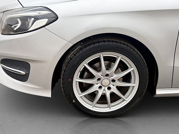 Mercedes-Benz B180 30 of 30