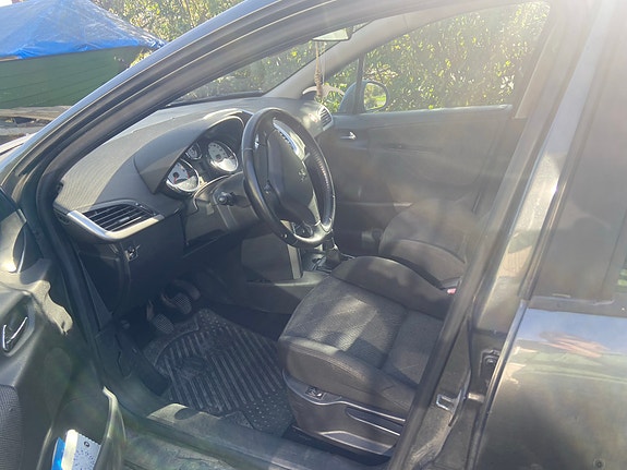 Peugeot 207 SW 3 of 5