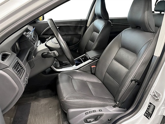 Volvo XC70 4 of 19