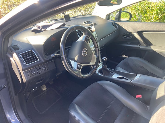 Toyota Avensis 7 of 9