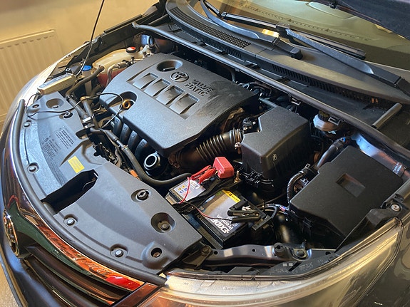 Toyota Avensis 3 of 9
