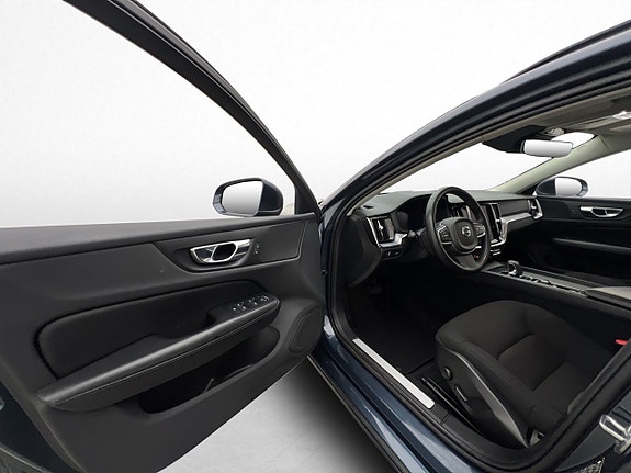 Volvo V60 11 of 30