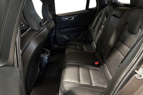 Volvo V60 Cross Country 24 of 28