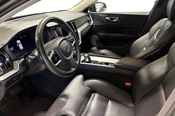Volvo V60 Cross Country 11 of 28