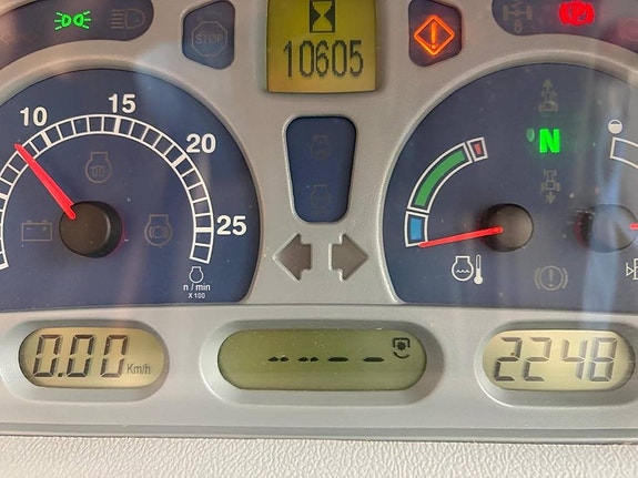 New Holland T6070 7 of 9
