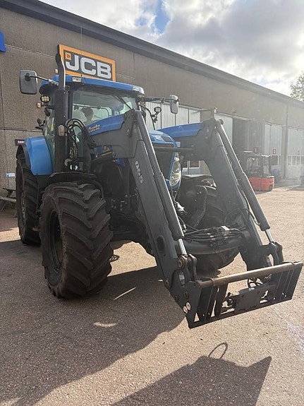 New Holland T6070 2 of 9