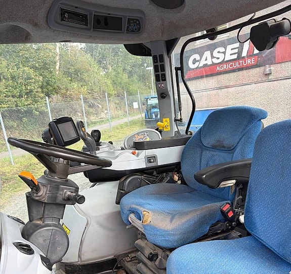 New Holland T6070 6 of 9