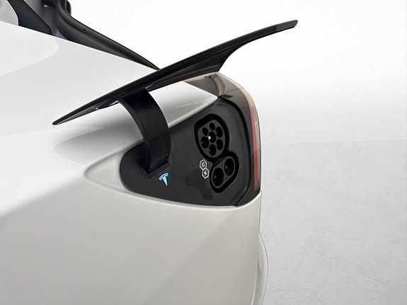 Tesla Model 3 27 of 30