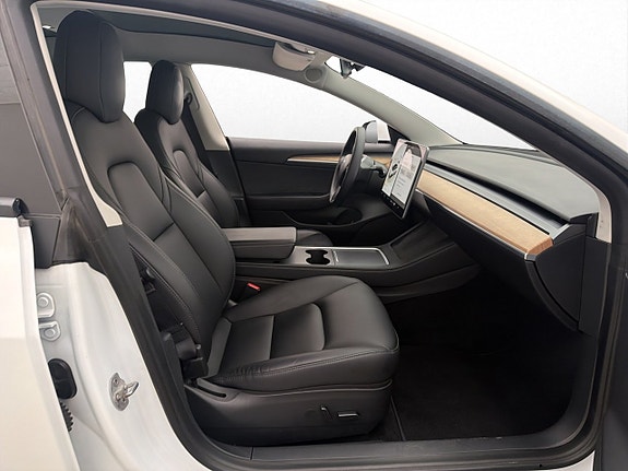Tesla Model 3 23 of 30