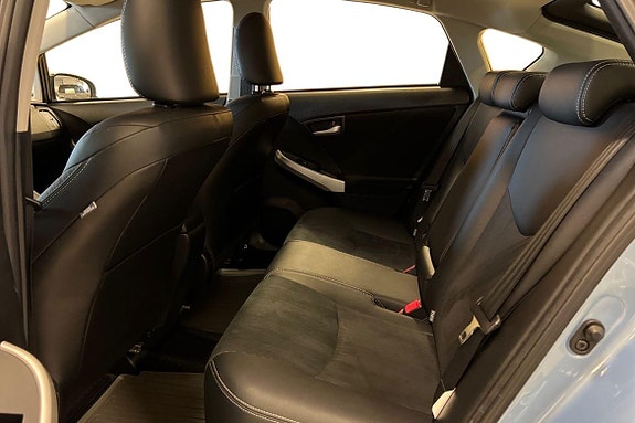 Toyota Prius 13 of 21
