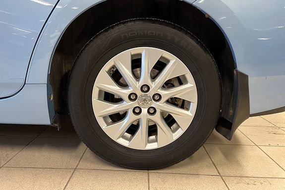 Toyota Prius 17 of 21