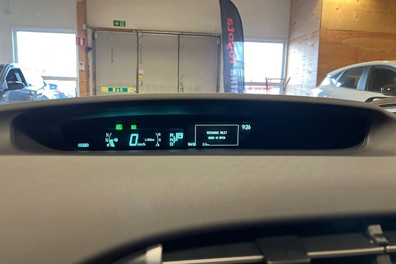 Toyota Prius 16 of 21