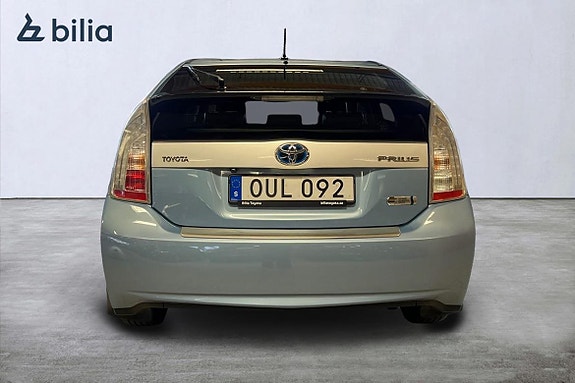 Toyota Prius 5 of 21